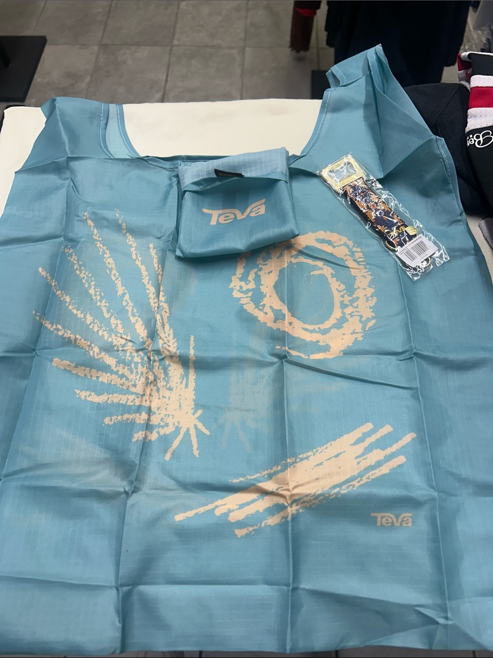 Teva Aqua Tote with Cream Abstract Print & cayon to cayon keychain